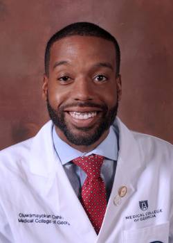 photo of Oluwamayokun "Mo" Oshinowo
