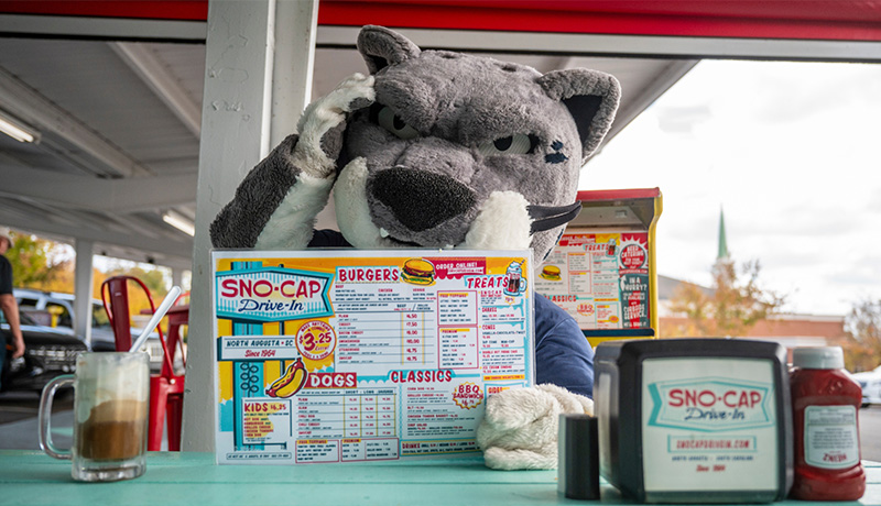 Go to Sno Cap Drive-In