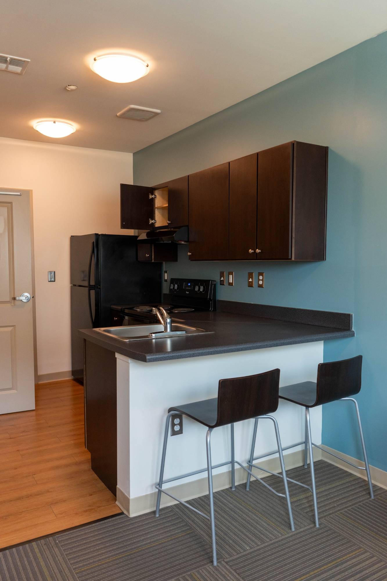 榆树大厅 offers apartments with full kitchens