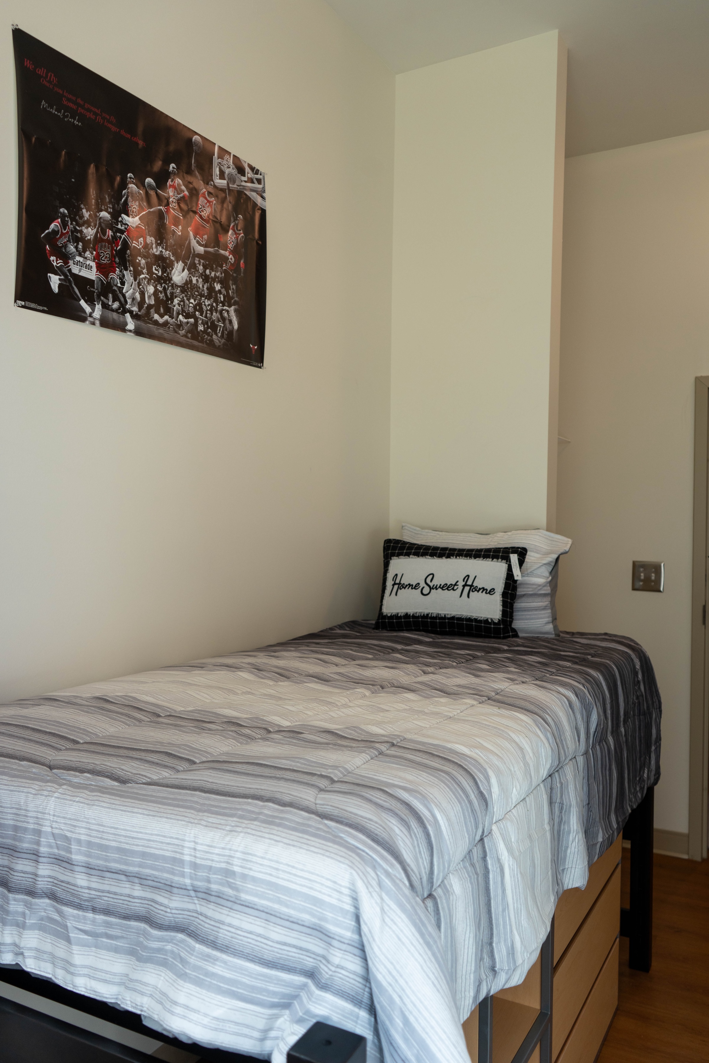 Example of an 橡树大厅 bedroom.